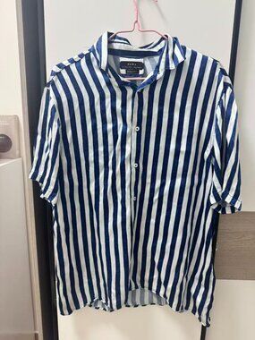 ZARA Men's Short Sleeve Shirt – Size L – Blue & White Stripes – Regular Fit 💙🤍